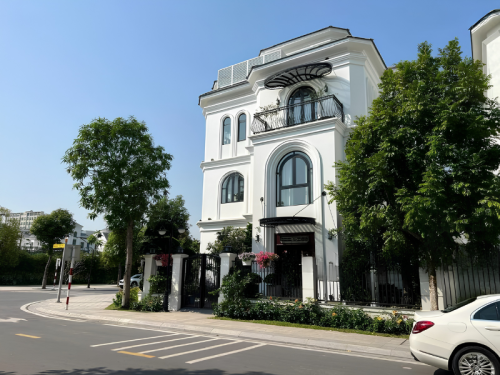 ban-biet-thu-lan-anh